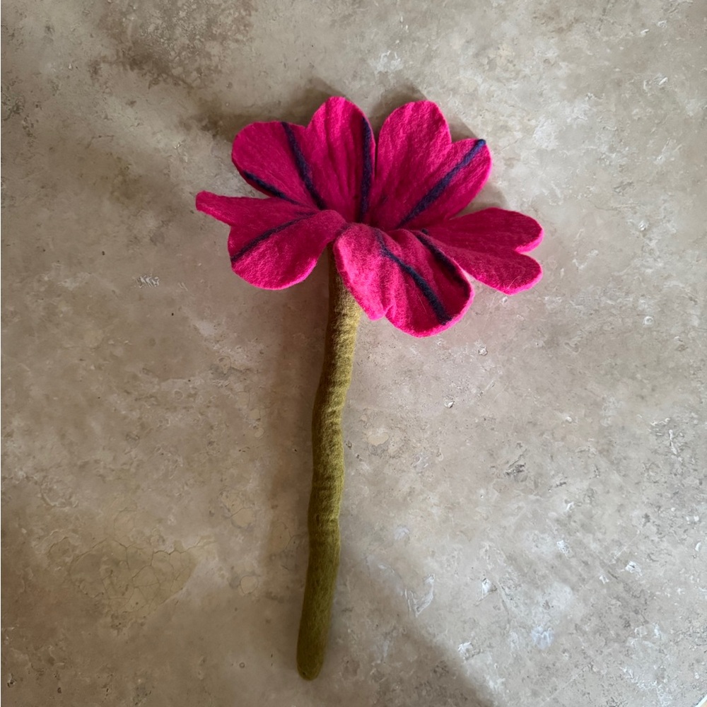 Pink felted wool flower 🌺